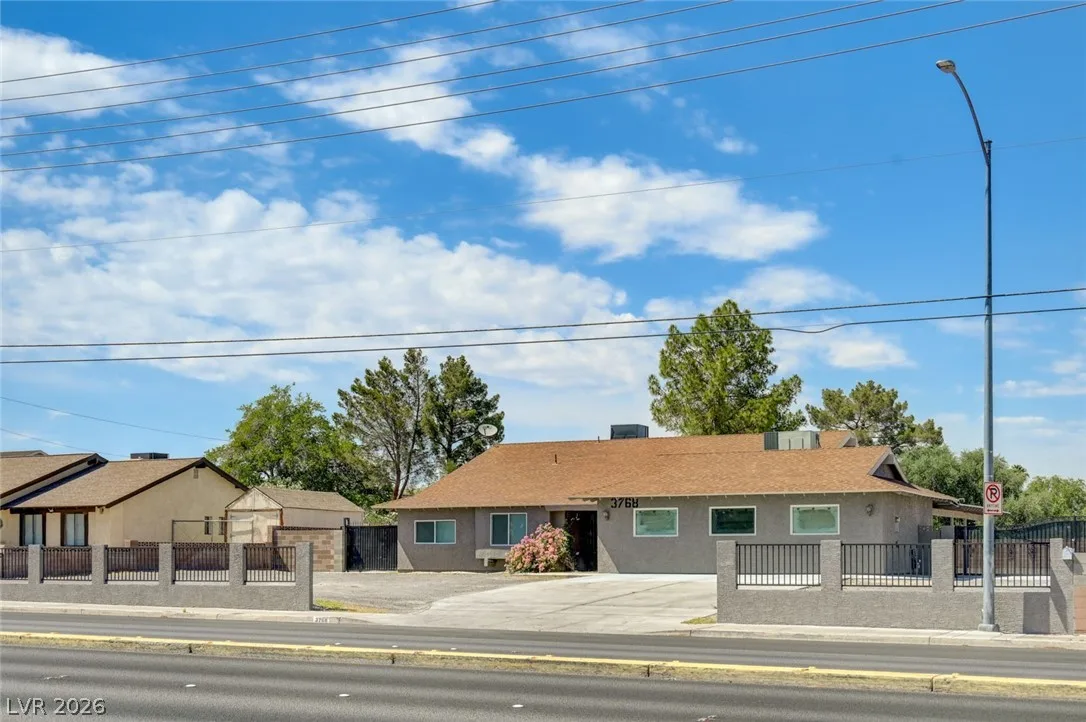 3768 East Russell Road — photo 3