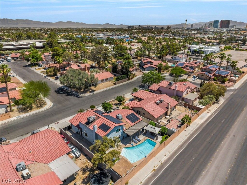 5301 Kalmia Drive — photo 3