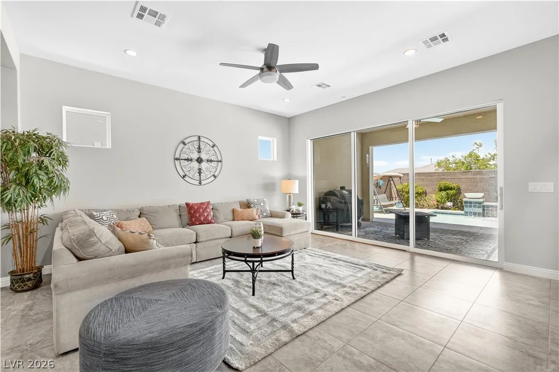3360 Lochside Drive — photo 3
