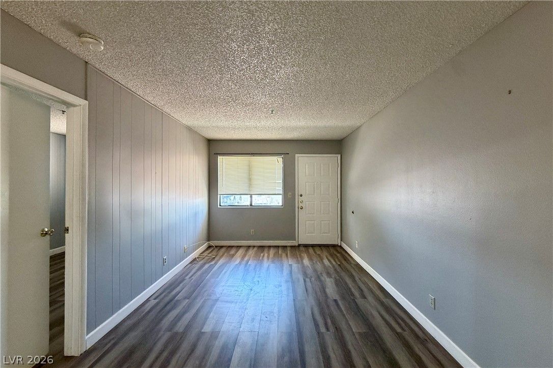 1381 East University Avenue 106 — photo 3