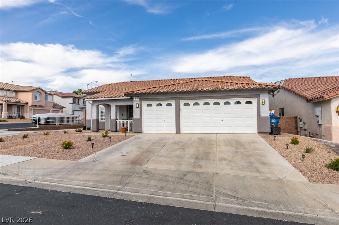 1019 Silver Retreat Court — photo 2