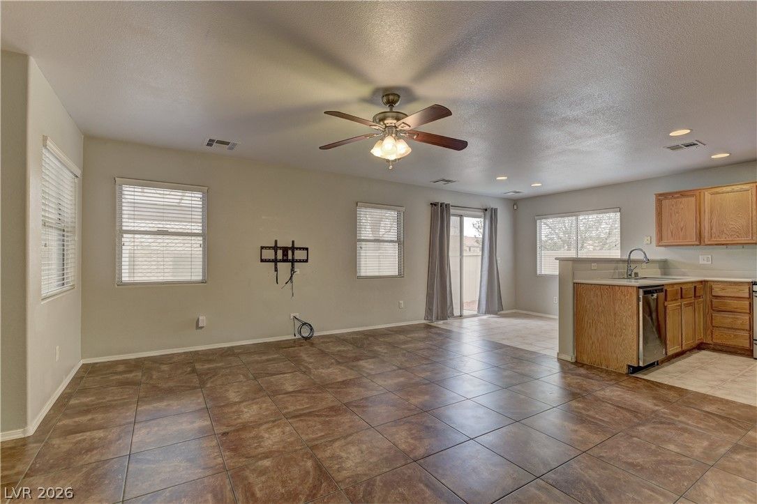 1052 Coronado Peak Avenue — photo 4