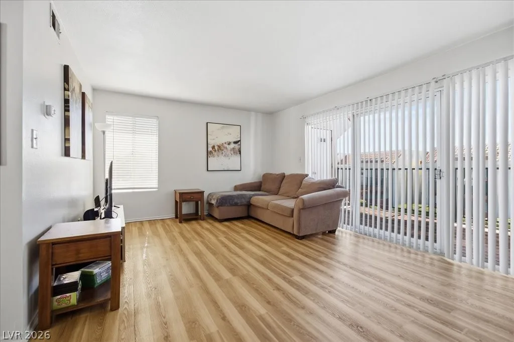 870 Avenue B 906 — photo 3 of 21