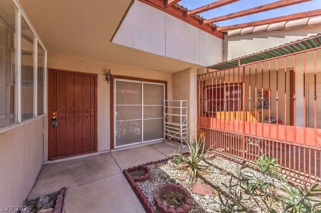 425 North Lamb Boulevard A — photo 2 of 28