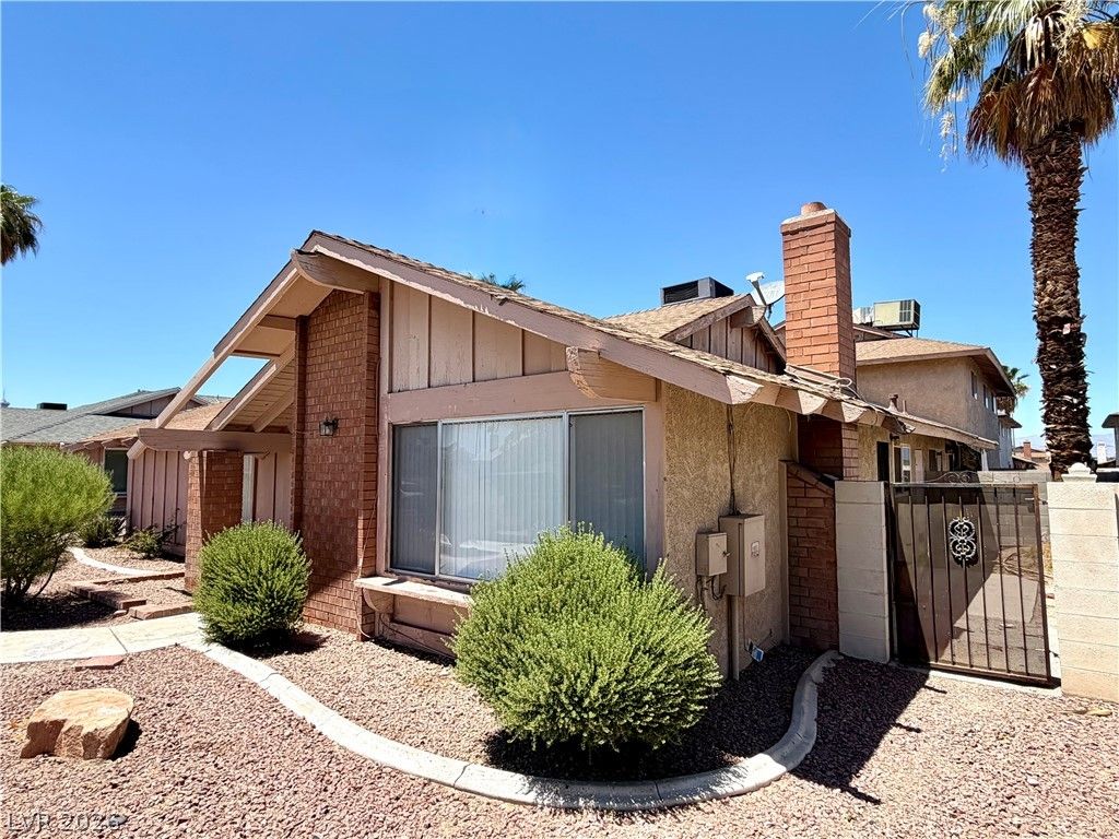 2894 Karen Avenue — photo 3