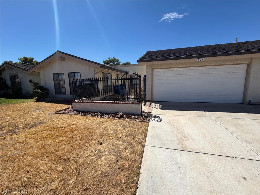 600 Woodmount Drive — photo 2