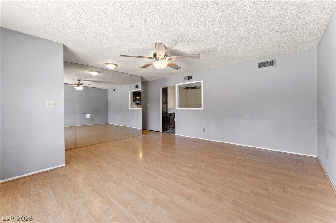2905 Brady Avenue — photo 3
