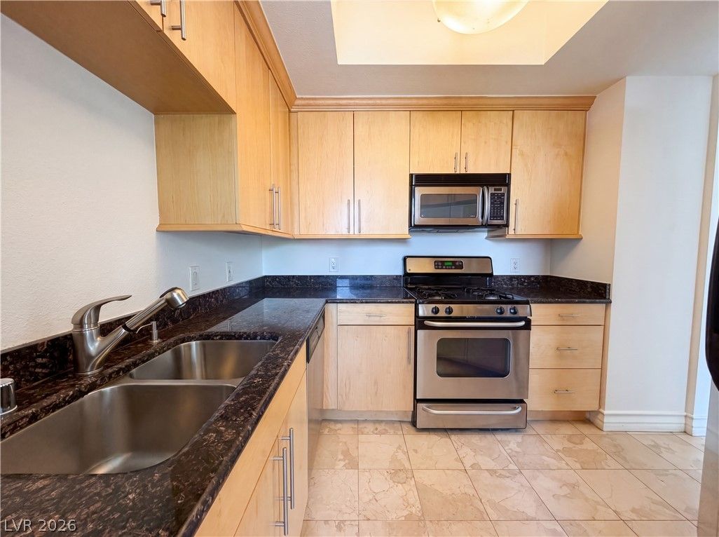 230 East Flamingo Road 320 — photo 4