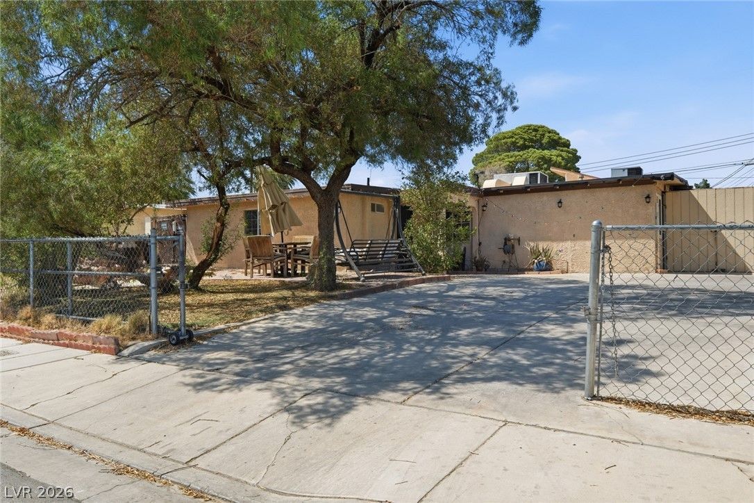 3220 Reynolds Avenue — photo 2