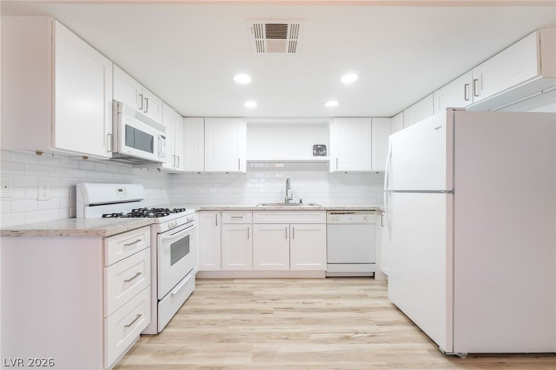 6633 West Tropicana Avenue 101 — photo 3