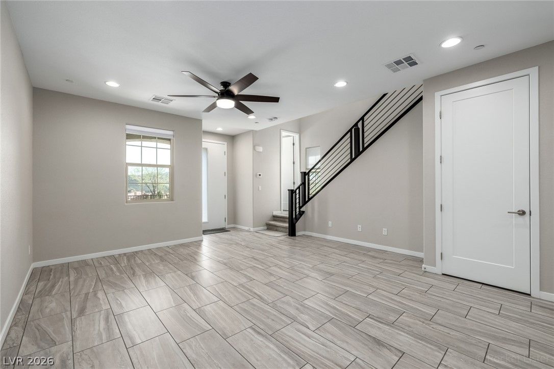 12 Kimberlite Drive — photo 4 of 36