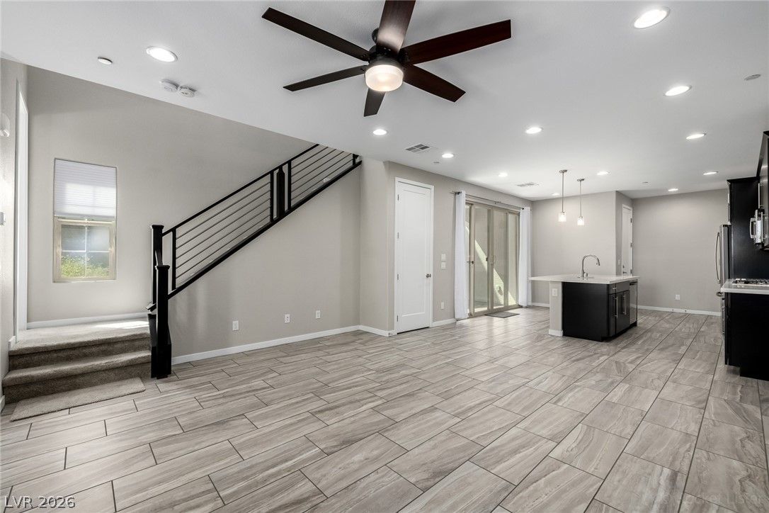 12 Kimberlite Drive — photo 5 of 36
