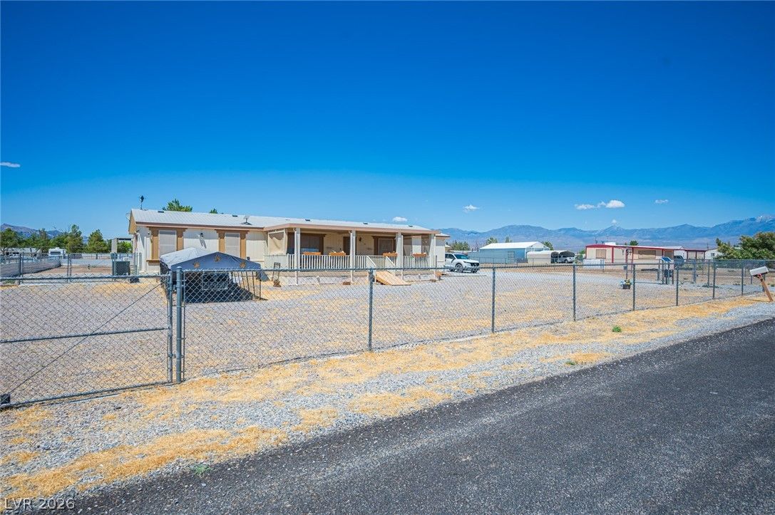 3200 Maple Road — photo 3