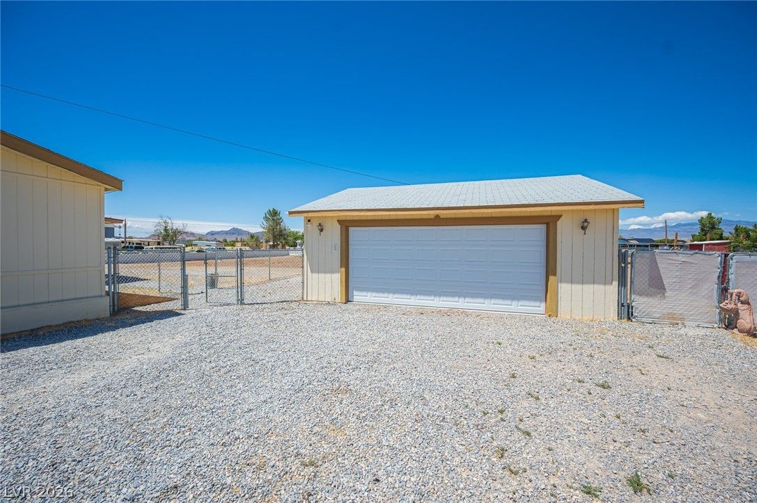 3200 Maple Road — photo 4