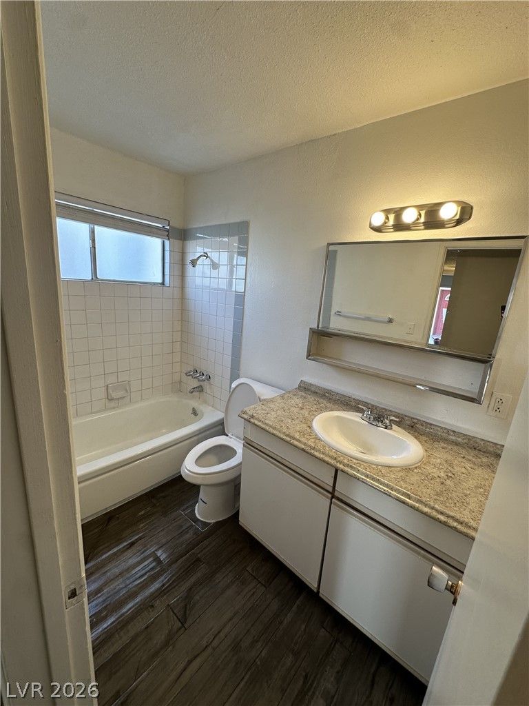 5808 Bromley Avenue 1 — photo 3 of 5