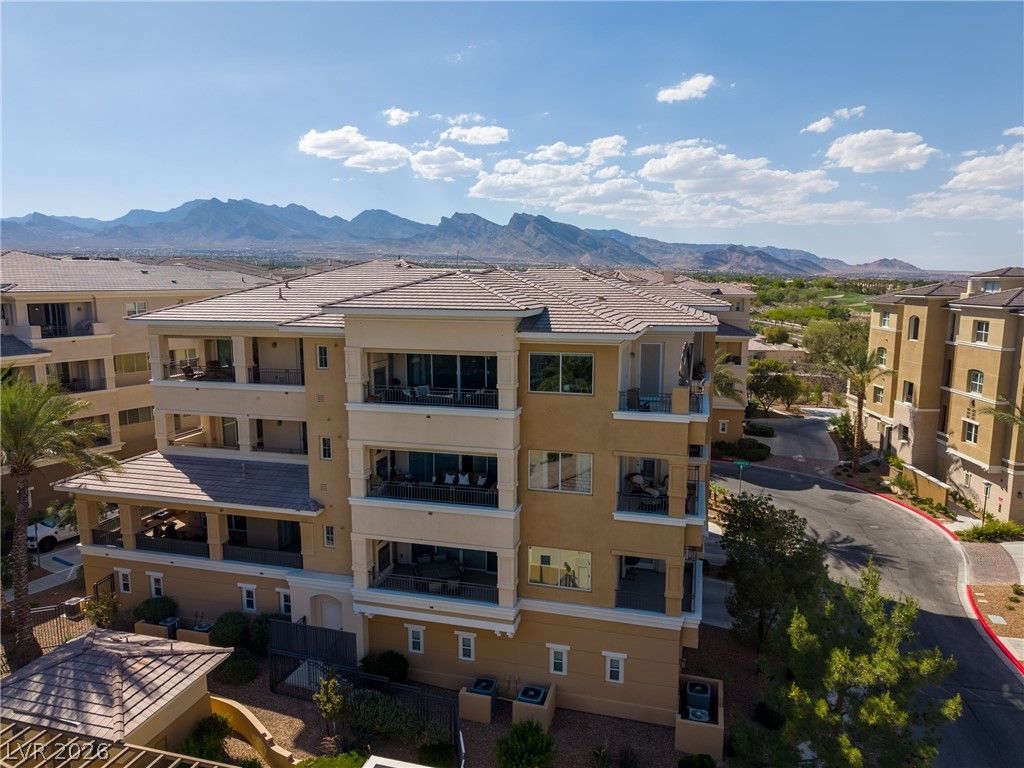 9207 Tesoras Drive 401 — photo 1