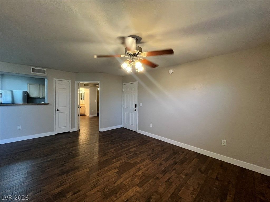555 East Silverado Ranch Boulevard 1089 — photo 3