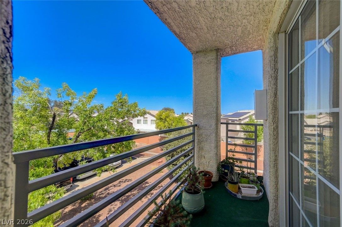 3318 North Decatur Boulevard 2072 — photo 5