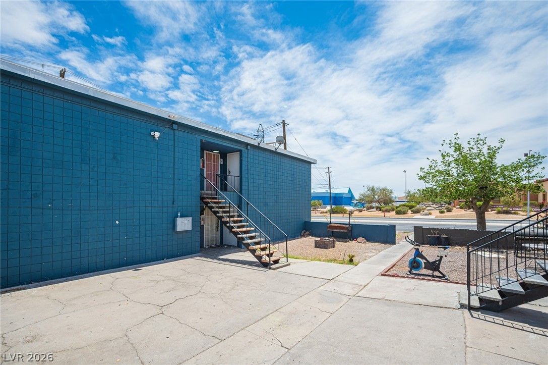 2937 Stewart Avenue — photo 1