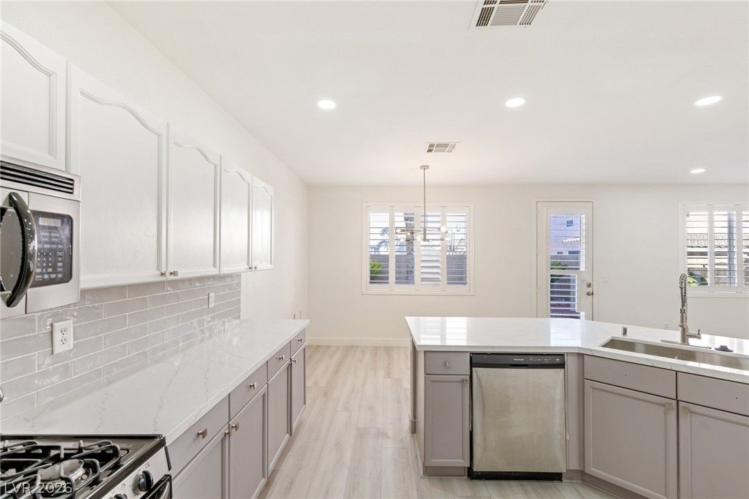 6856 Scarlet Flax Street — photo 5 of 32