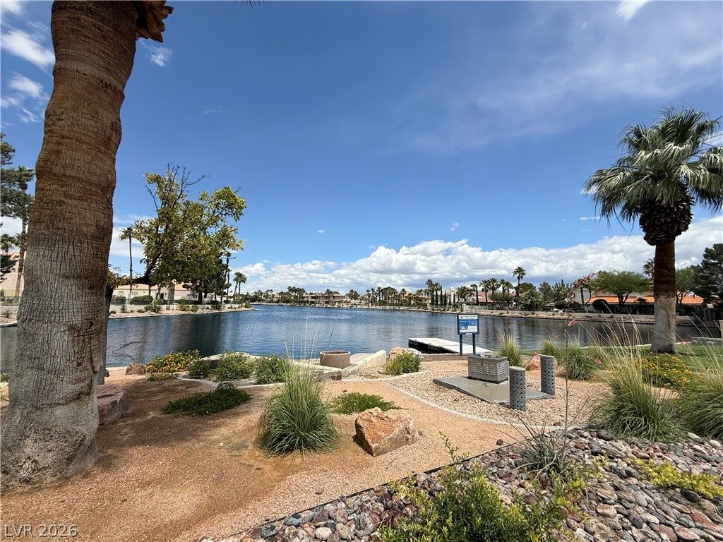 8112 Sapphire Bay Circle — photo 4 of 34
