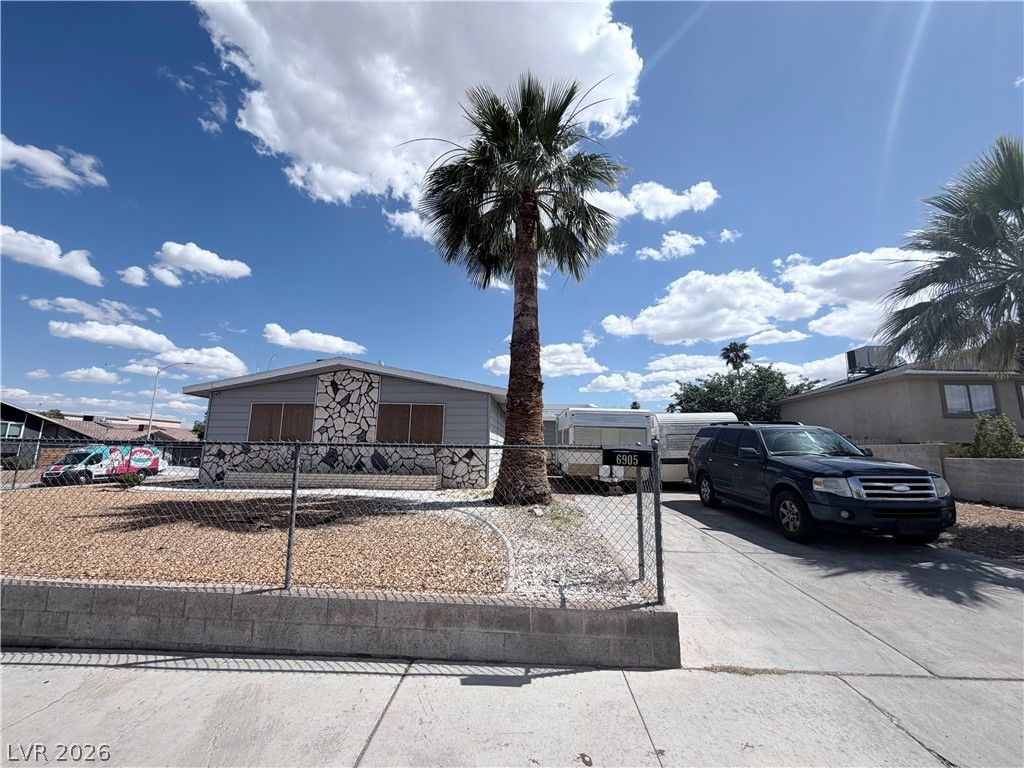 6905 Vivian Circle — photo 1 of 3