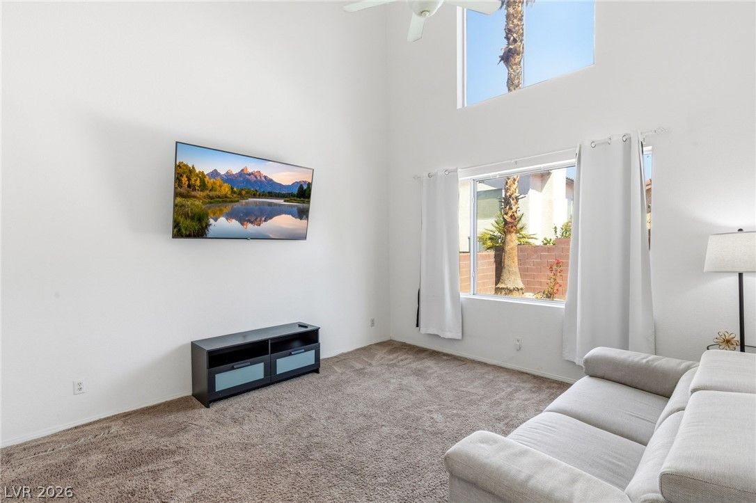 1104 Milpas Lane — photo 3