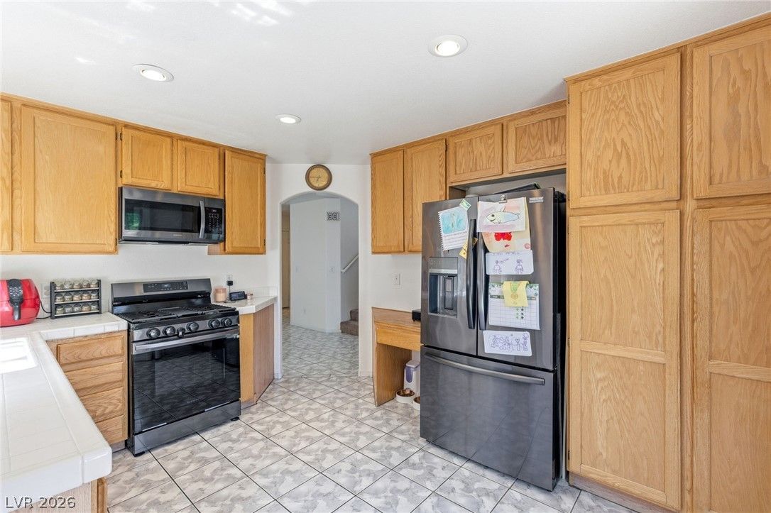 1104 Milpas Lane — photo 4