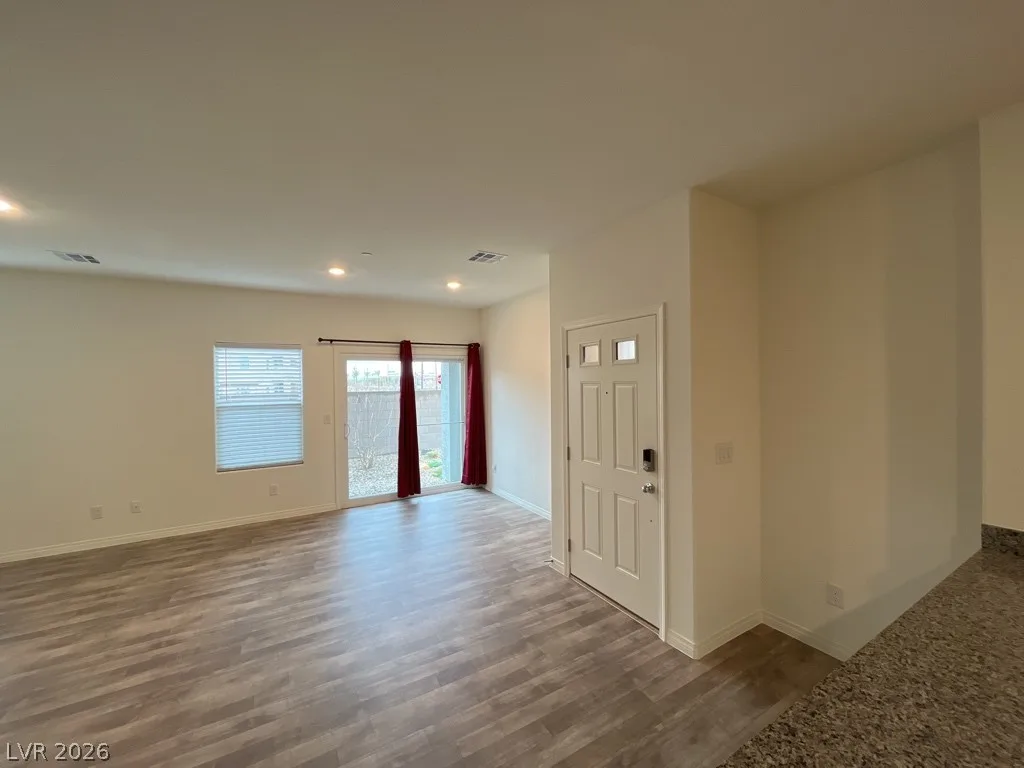 4261 Venus Falls Avenue — photo 2