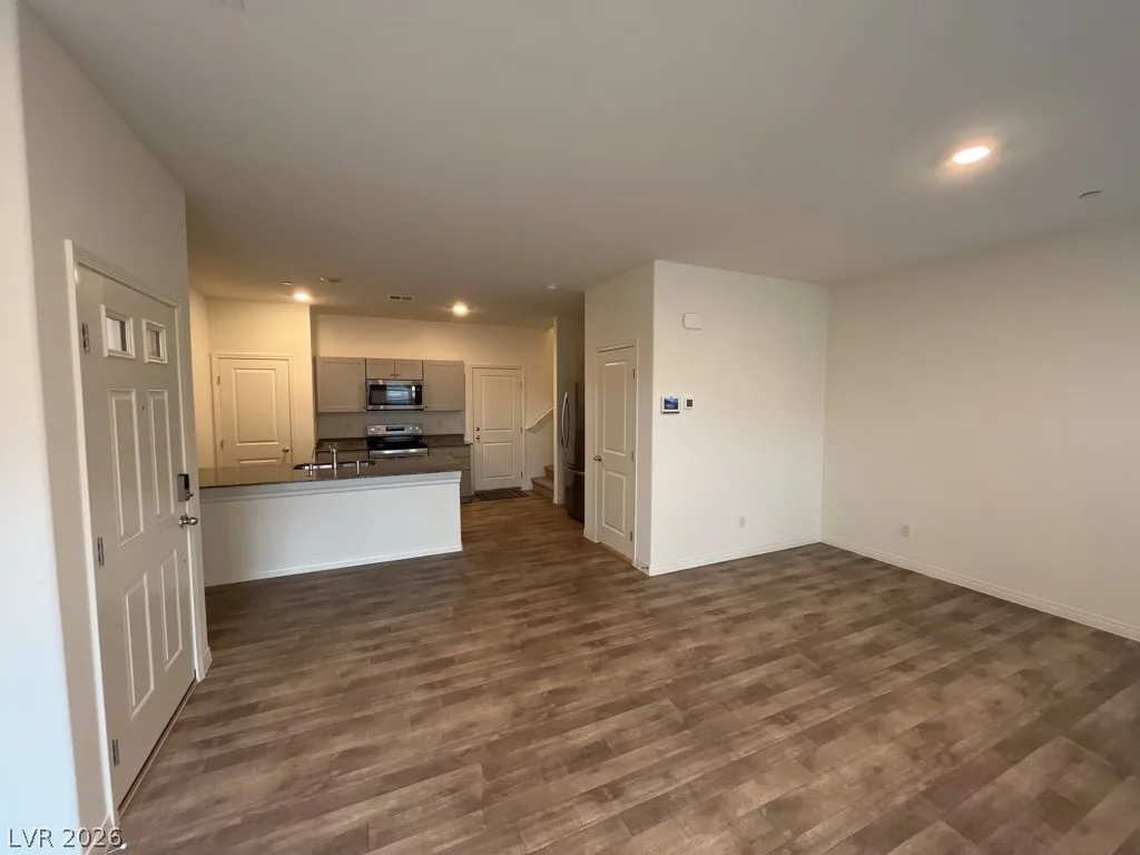 4261 Venus Falls Avenue — photo 4