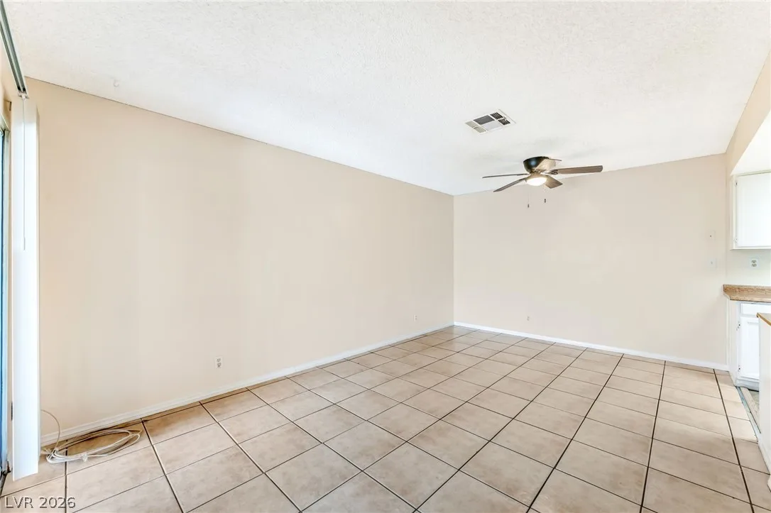 457 North Lamb Boulevard B — photo 5