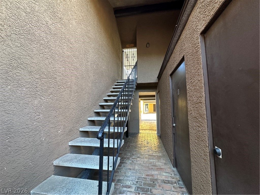1467 Hialeah Drive D — photo 4 of 20