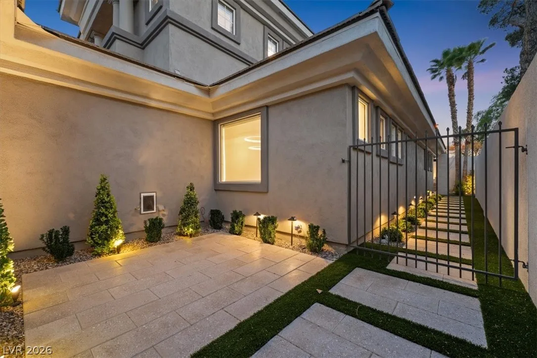 Photo 64