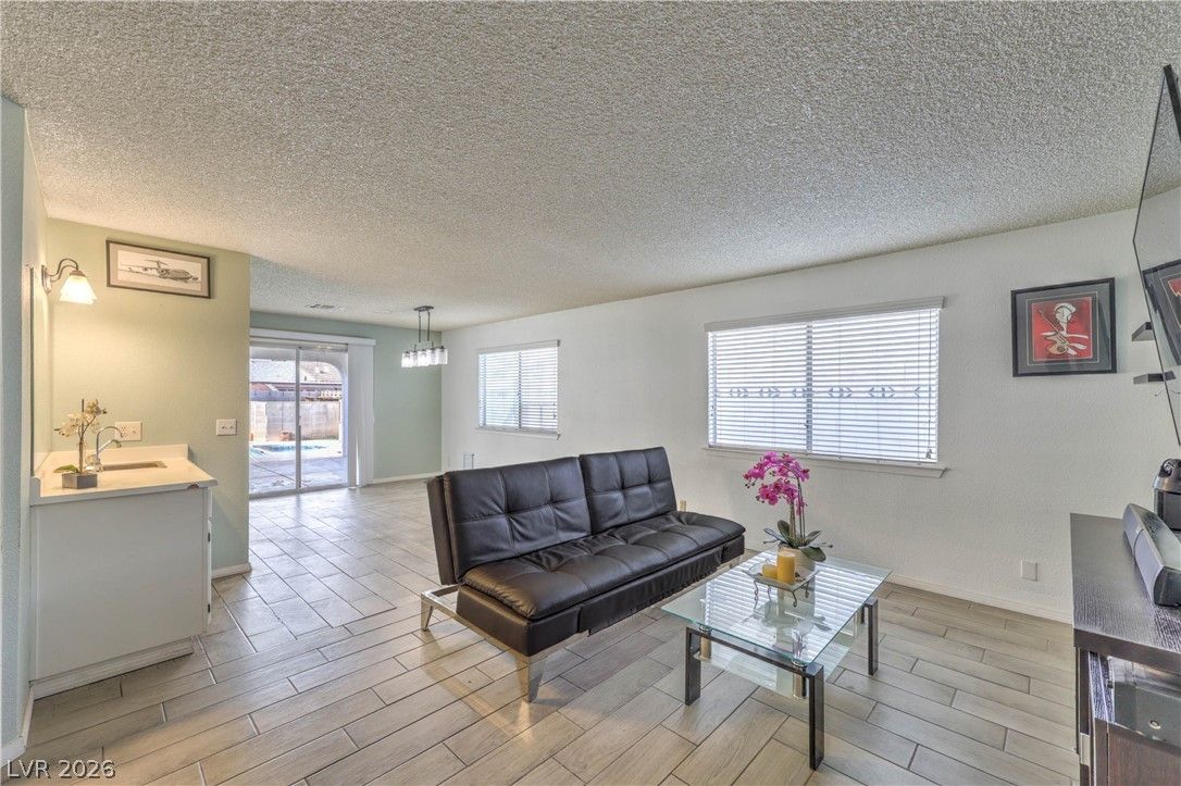 581 Carleton Drive — photo 5