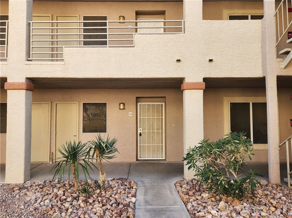 2060 Mesquite Lane 104 — photo 2