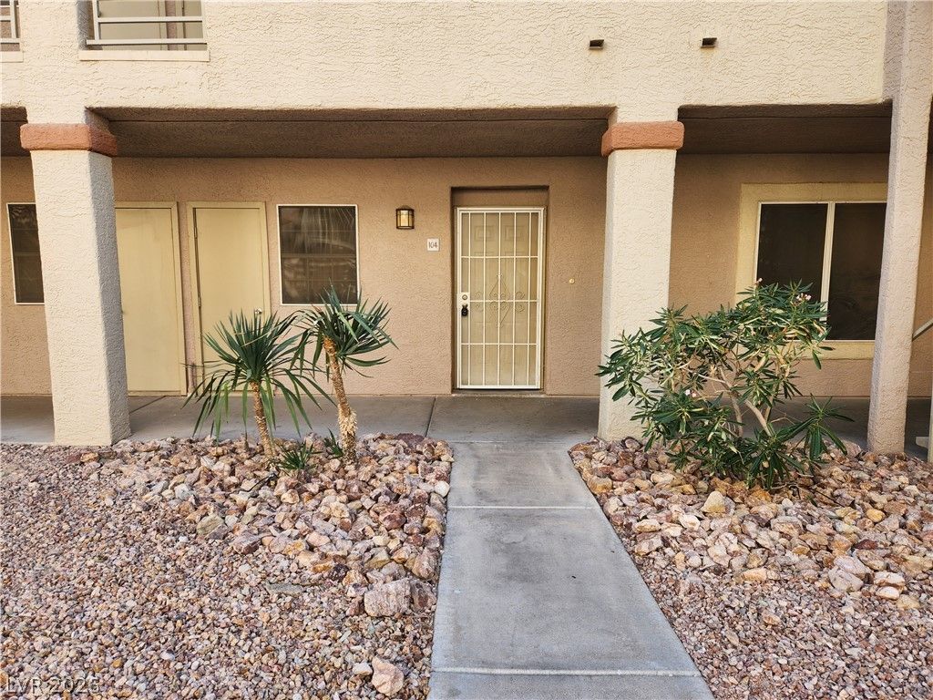 2060 Mesquite Lane 104 — photo 3