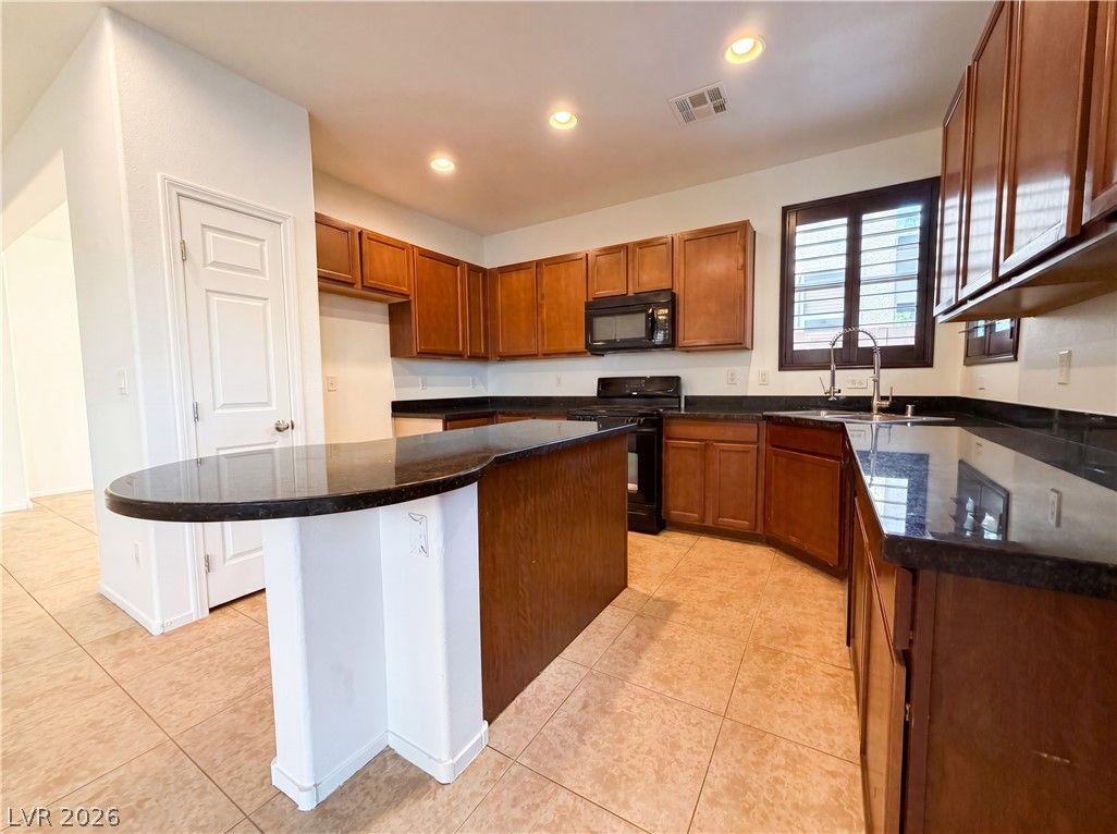 7478 Benlomond — photo 2 of 23
