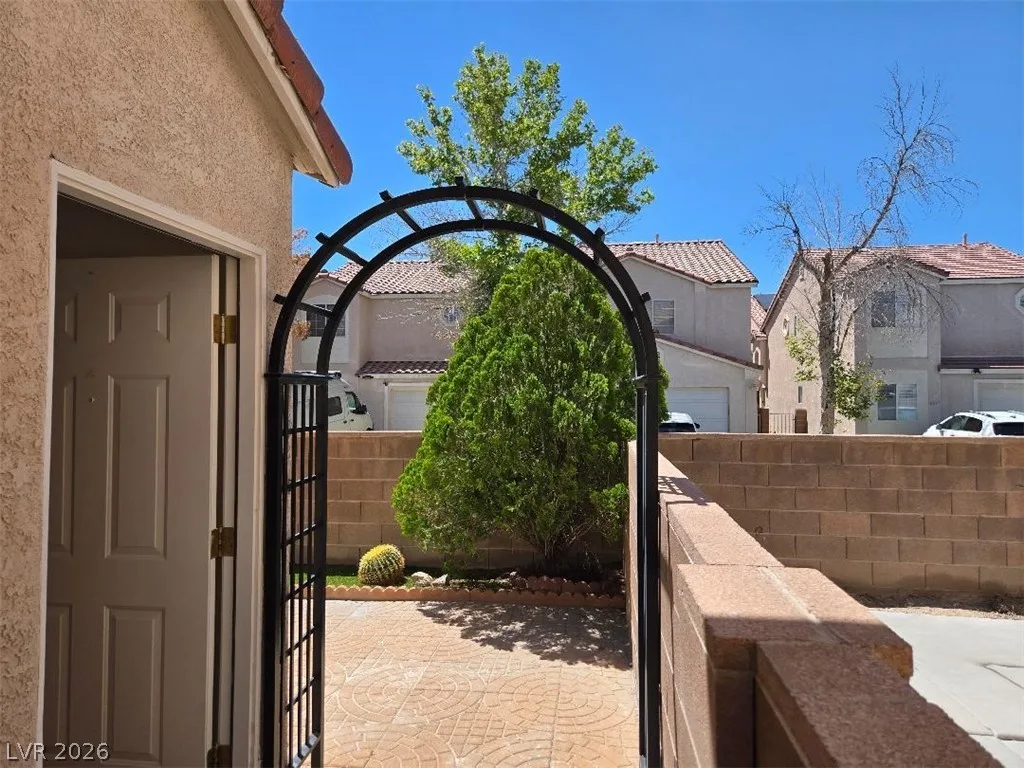 5367 Railroad Spikes Street — photo 3
