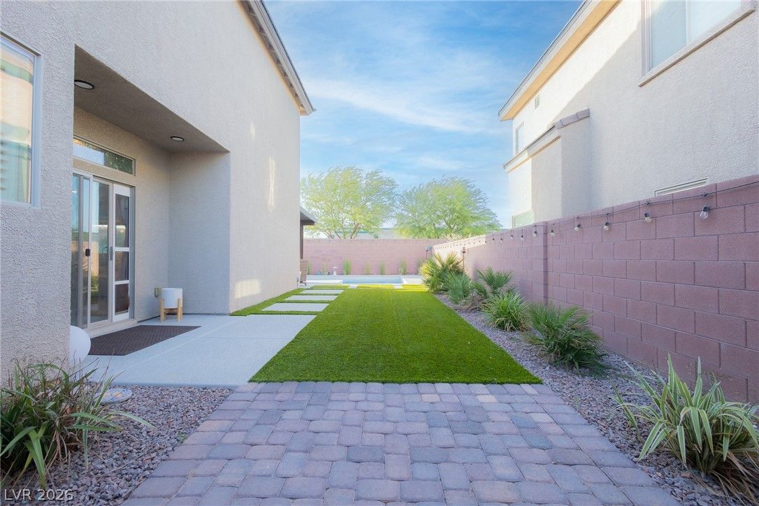 6844 Vista Roma Avenue — photo 2