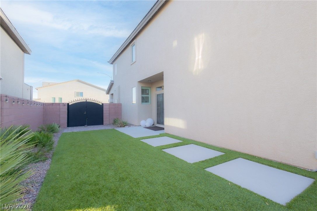 6844 Vista Roma Avenue — photo 3