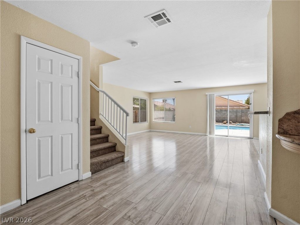 8717 Majestic Pine Avenue — photo 3