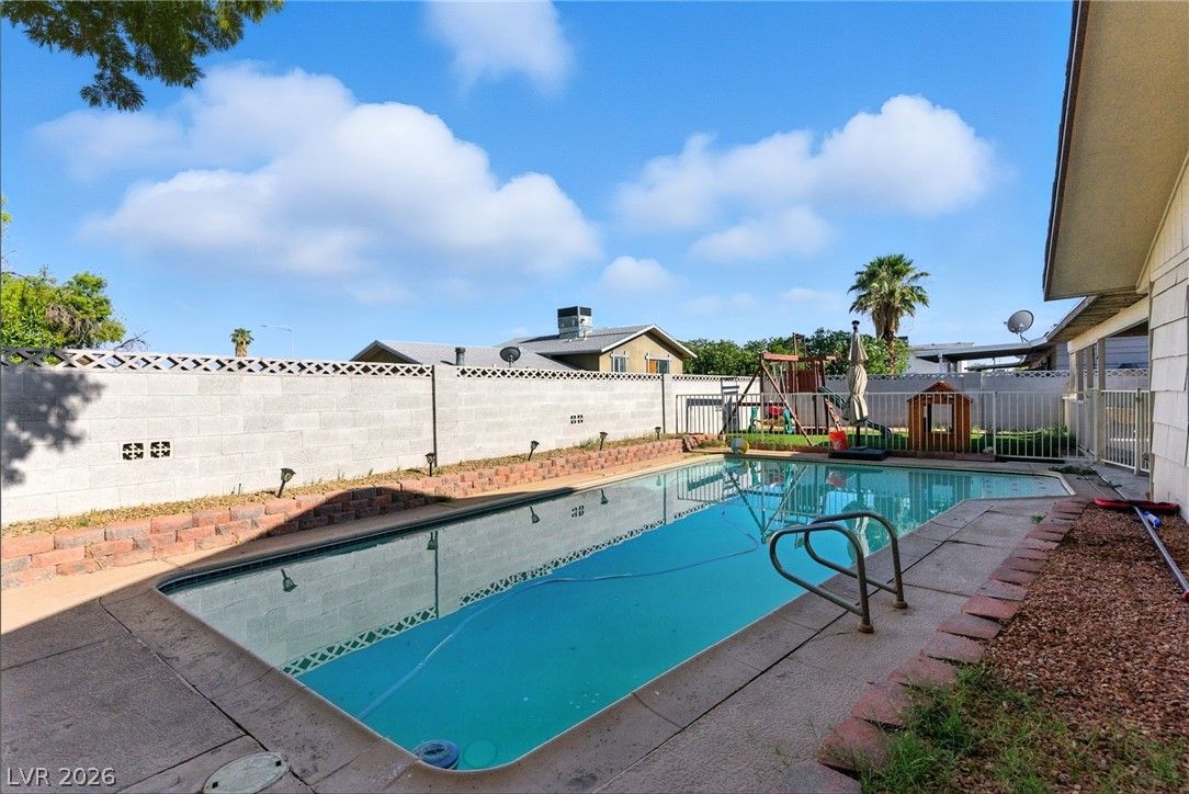 613 Biljac Street — photo 2