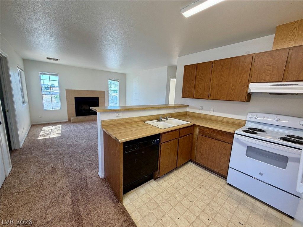 2704 Aarondavid Drive C — photo 4 of 8