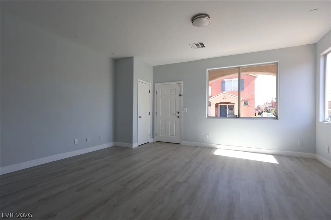 6777 Mahogany Meadows Avenue — photo 4