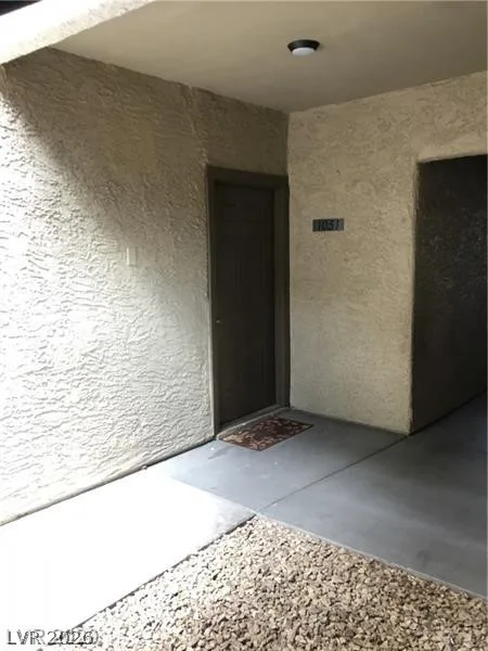 4200 VALLEY VIEW Boulevard 1051 — photo 2
