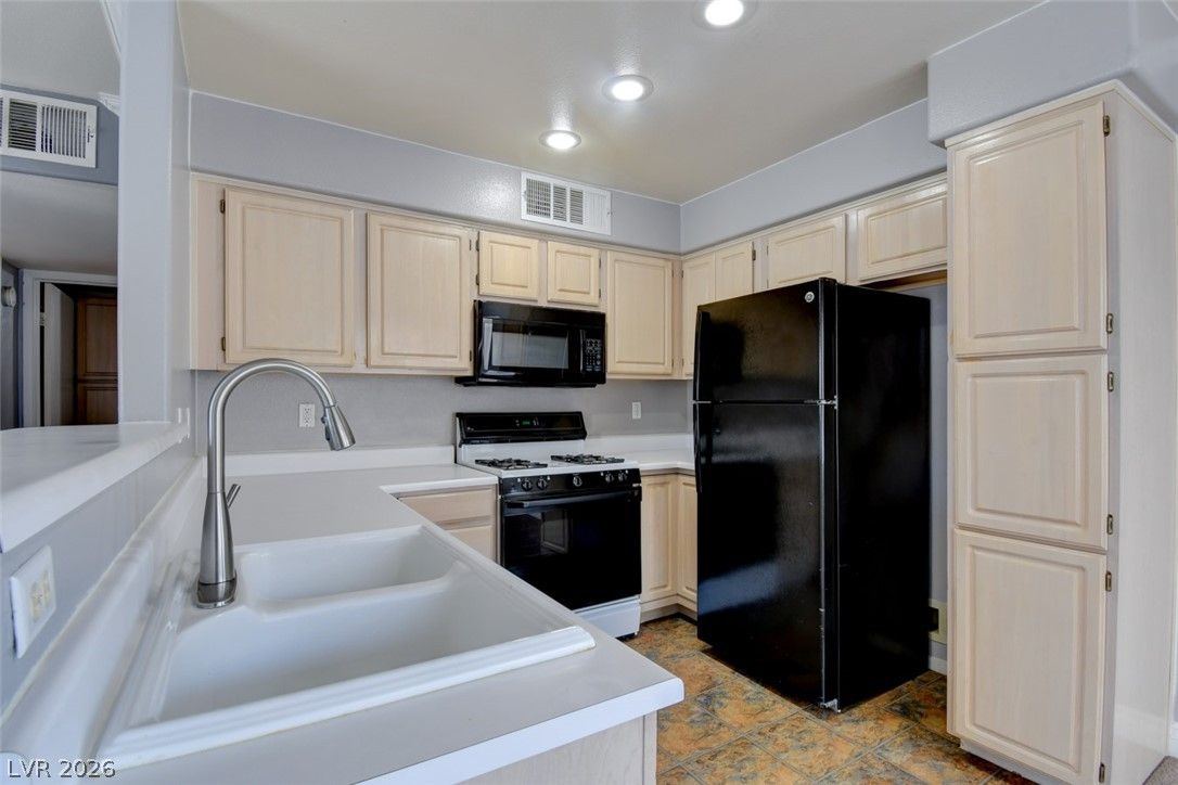 5710 East Tropicana Avenue 2007 — photo 1 of 23
