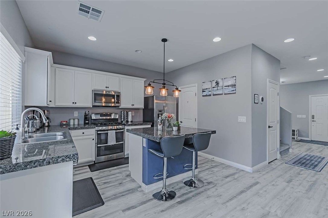 5661 Belgrano Vista Drive — photo 5 of 20