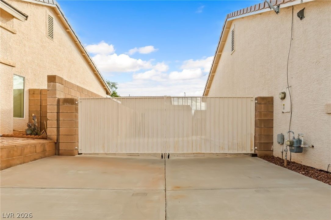 2926 Shimmering Bay Street — photo 4