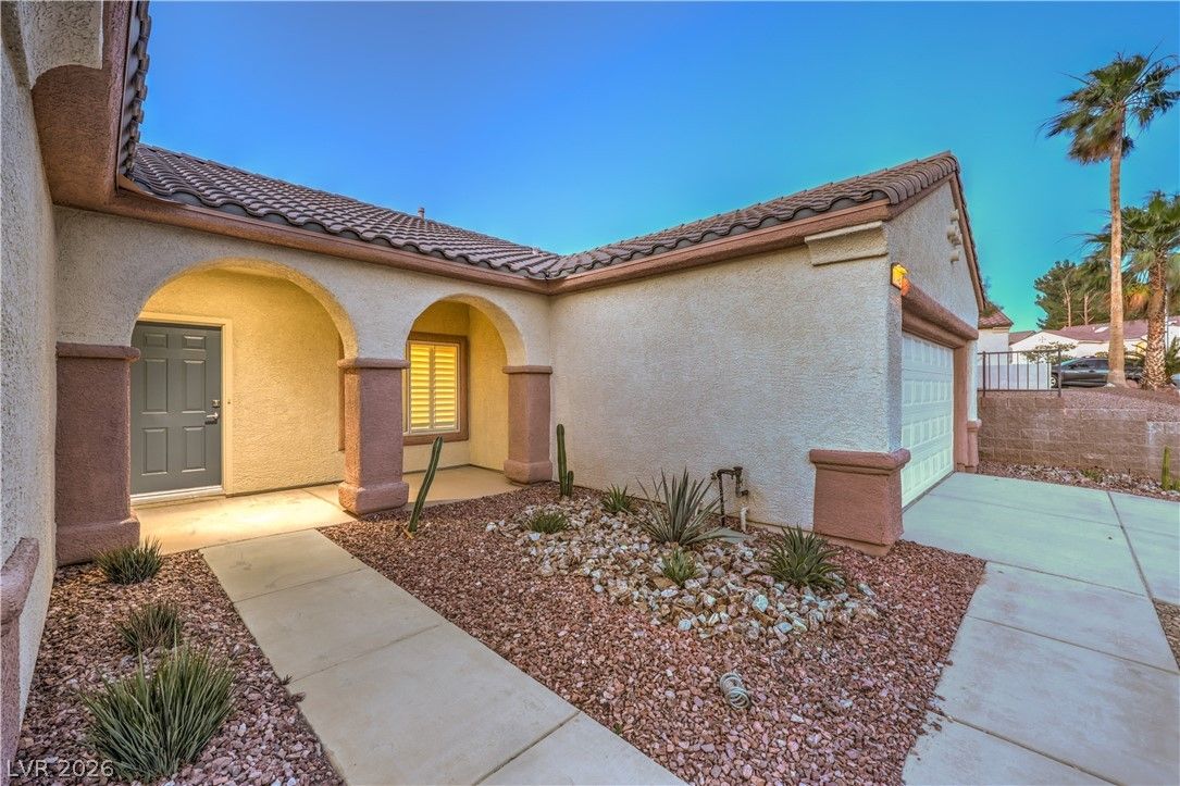 1748 Warrington Drive — photo 3
