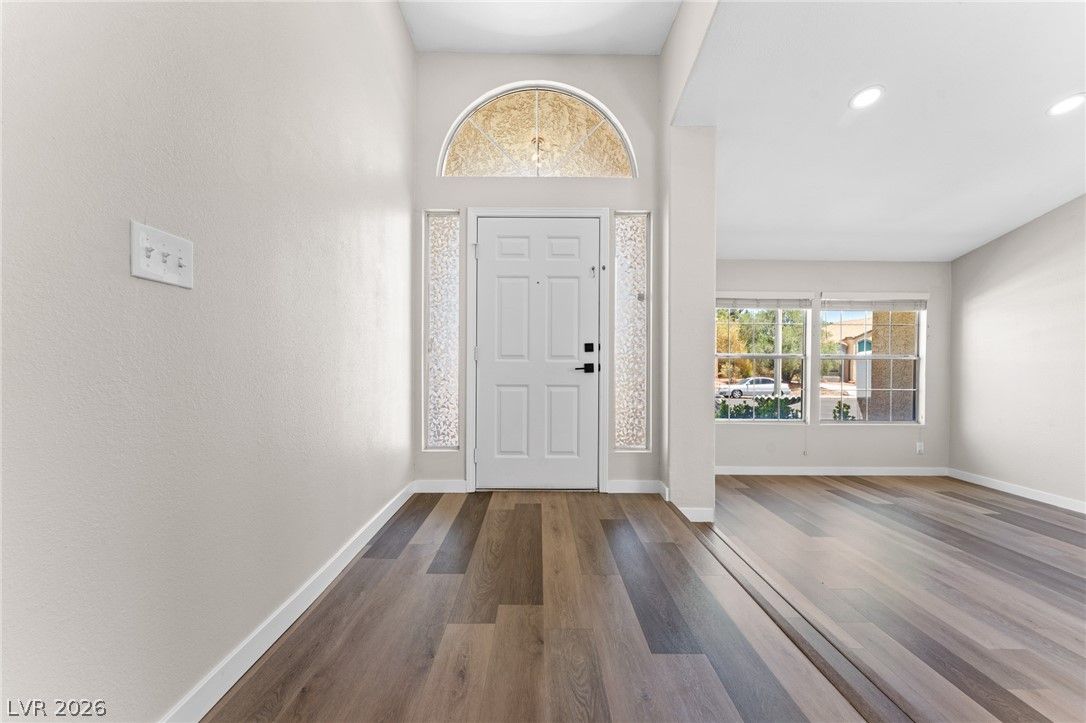 1735 Navarre Lane — photo 3